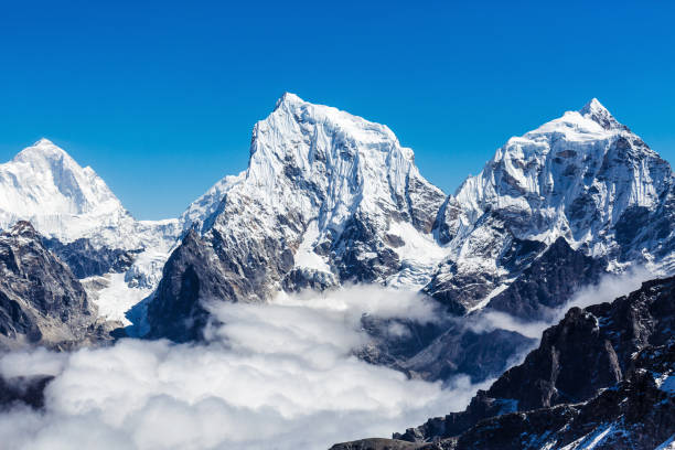 istock Snowy mountains of the Himalayas 863577980