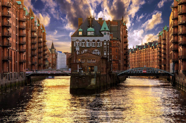 istock Wasserschloss Hamburg - Speicherstadt 863599890