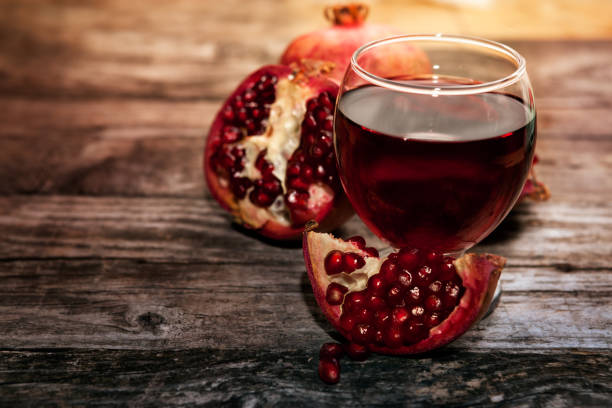 istock Glass of pomegranate juice and pomegranate fruit 863655346