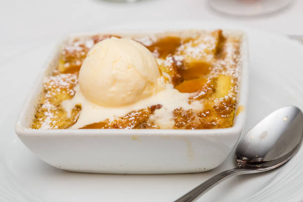 istock Baked Apple Tart with Vanilla Ice Cream 863656462