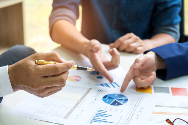 istock Businessteam are meeting planning,Office workers are analyzing graphs. 863671064