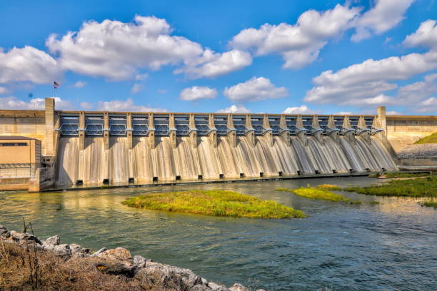 Hydroelectric dam in Texas Hydroelectric dam producing green energy on the Brazos River near Waco Texas dam photos stock pictures, royalty-free photos & images