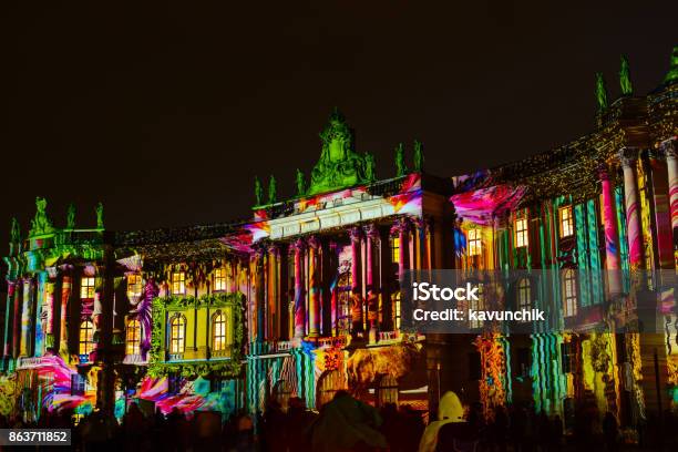 ベルリンの光の祭典。フンボルト大学の法学部 - ストックフォト・写真素材...