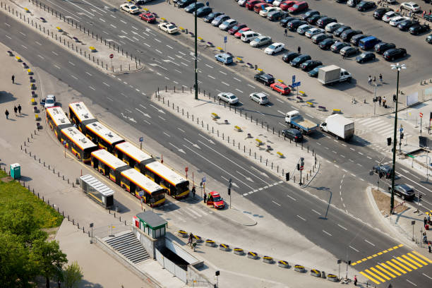 istock Multilane Street With Bud Depot 863734008