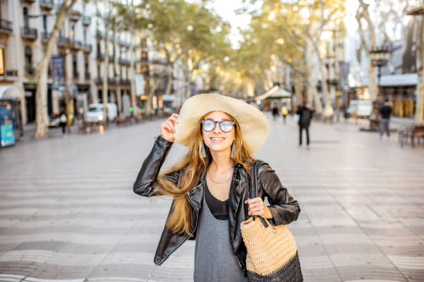 istock Woman traveling in Barcelona 863756438