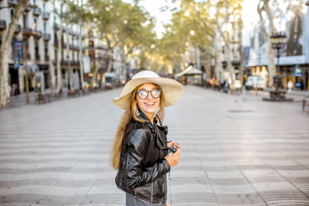 istock Woman traveling in Barcelona 863756548