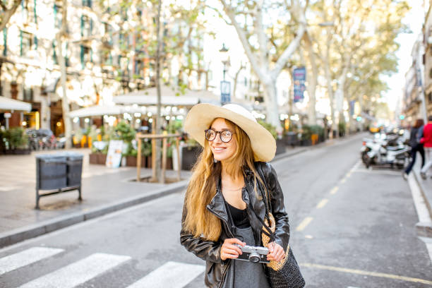 istock Woman traveling in Barcelona 863809432
