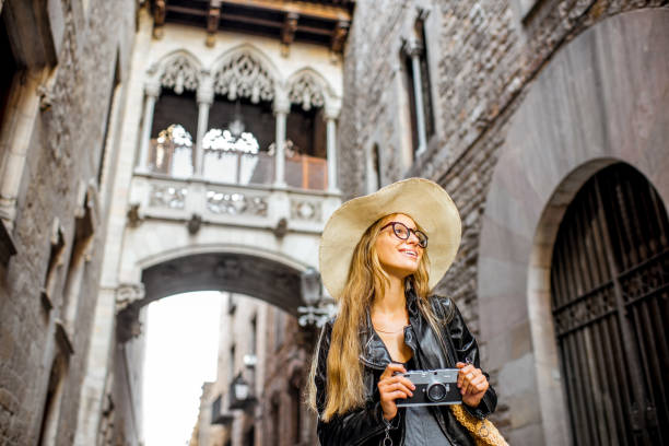 istock Woman traveling in Barcelona 863815800