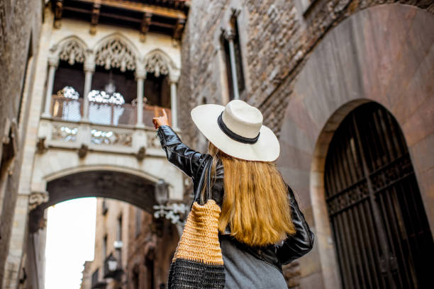 istock Woman traveling in Barcelona 863817992