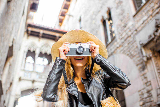 istock Woman traveling in Barcelona 863818032