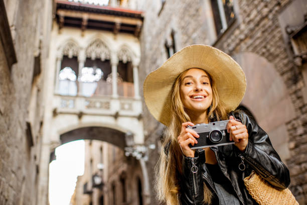 istock Woman traveling in Barcelona 863820056