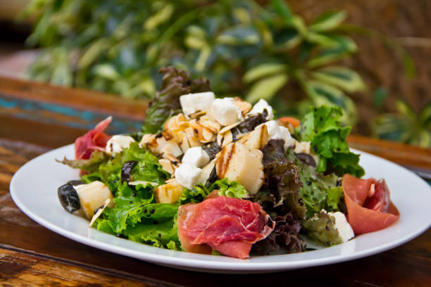 italian salad and toasted almonds - vinegar salad dressing balsamic vinegar olive oil imagens e fotografias de stock
