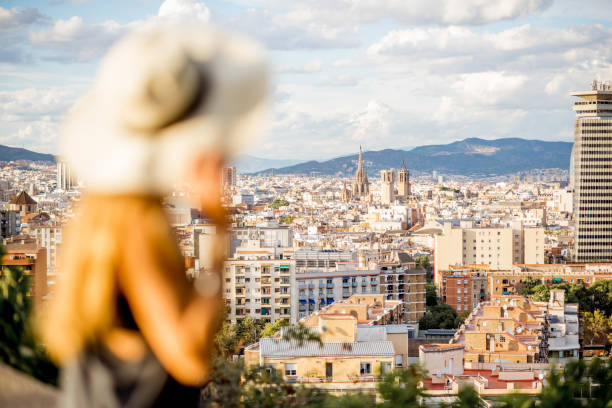 istock Woman traveling in Barcelona 863826156