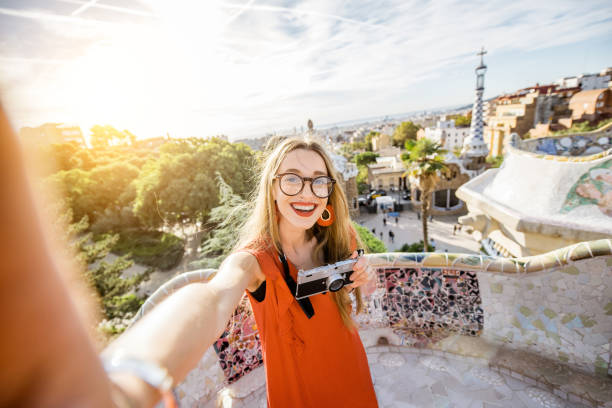 istock Woman traveling in Barcelona 863826734
