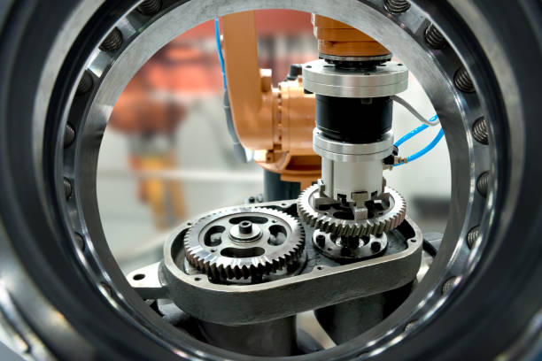 스마트 공장에서 무거운 자동화 로봇 팔 기계입니다. 산업 4 iot 개념. 증강된 현실 qr 코드와 마케팅입니다. 바늘 롤러 베어링 및 기계 반지 및 조명 스택. - ball bearing engineer machine part gear 뉴스 사진 이미지