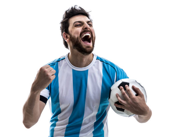 atleta argentino / ventilador celebrando sobre fondo blanco - cheering men t shirt celebration fotografías e imágenes de stock