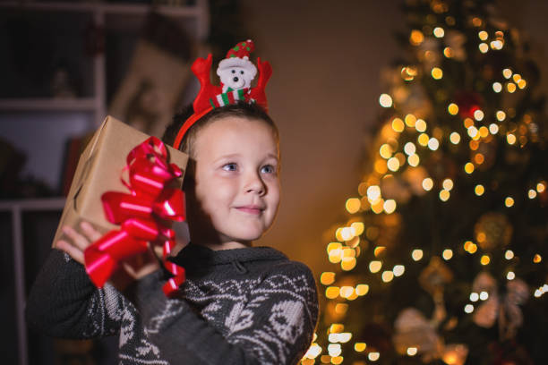 istock I wonder what's in the box 863861444