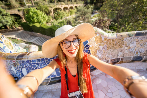 istock Woman traveling in Barcelona 863864122