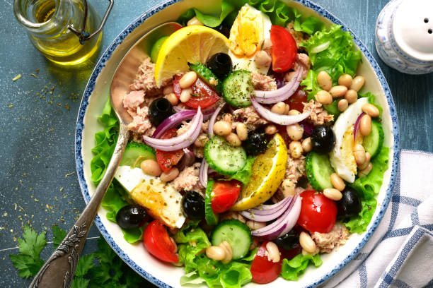 istock Tuna salad with vegetables and white bean 863922902