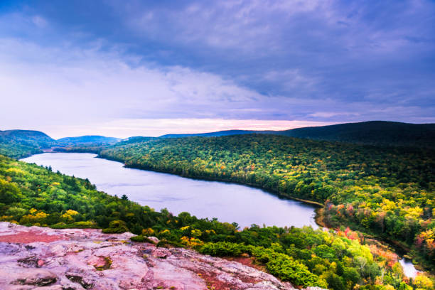 istock Lake of the Clouds 863963988