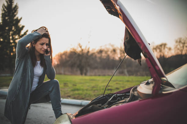 istock Young woman calling emergency service 863996498
