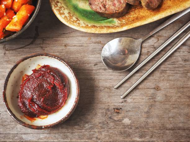 pasta gochujang comida coreana - chili food bowl ready to eat fotografías e imágenes de stock
