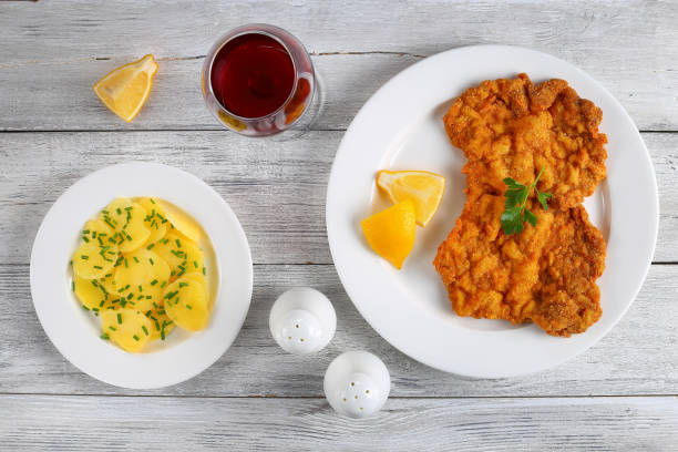 breaded veal cutlets with potato salad - golden algae imagens e fotografias de stock