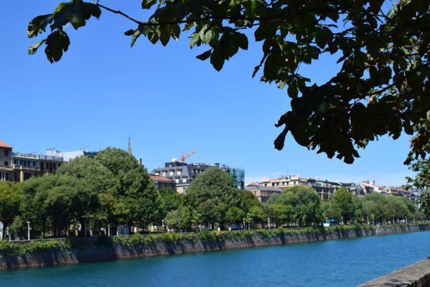 istock Rivers that cross coastal cities. 864118714