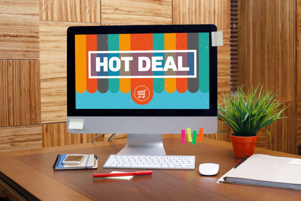 istock HOT DEAL text on screen 864161338
