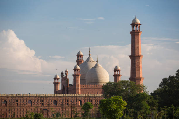 The Emperor's Mosque - Badshahi Masjid in Lahore, Pakistan Dome with Minarets exterior The Emperor's Mosque - Badshahi Masjid in Lahore, Pakistan Dome with Minarets exterior lahore pakistan photos stock pictures, royalty-free photos & images
