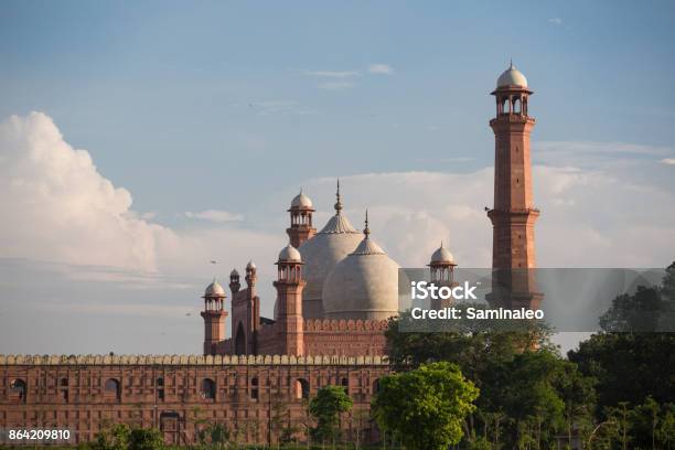 The Emperors Mosque Badshahi Masjid In Lahore Pakistan Dome With Minarets Exterior Stock Photo - Download Image Now
