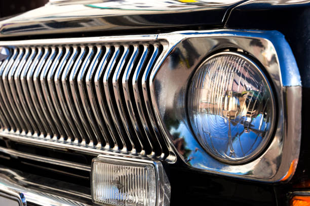 bestå ~ side Rådne Headlight And Radiator Grille Of Black Retro Car Stock Photo - Download  Image Now - Vintage Car, Vehicle Grille, American Culture - iStock