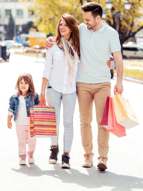 istock Young family in shopping 864315922