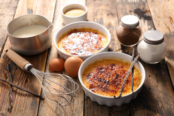 crème brûlée - dessert creme brulee food gourmet fotografías e imágenes de stock