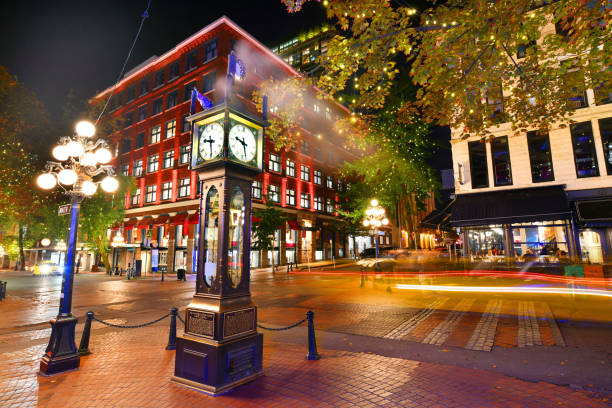 Steam Clock in Gastown Vancouver,Canada Night view of Historic Steam Clock in Gastown Vancouver,British Columbia, Canada vancouver at night stock pictures, royalty-free photos & images