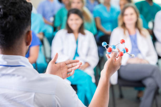 istock Healthcare conference speaker discusses molecular structure 864410950