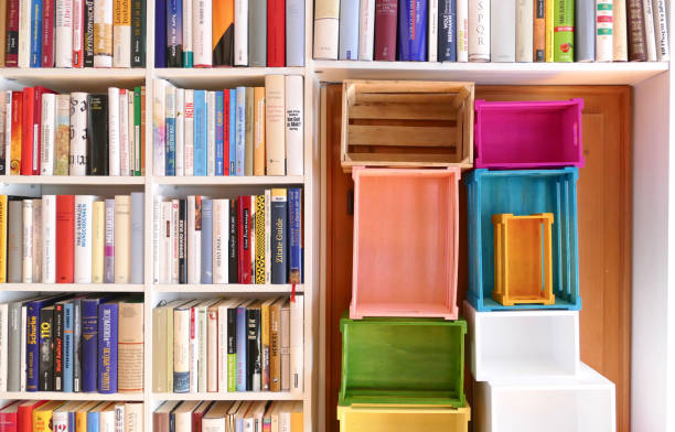 istock Organizing the Ibrary: full and empty shelves 864421812