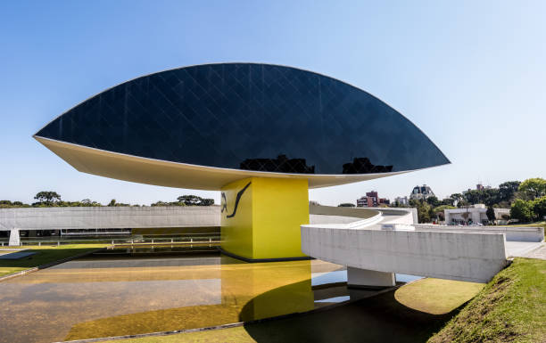 オスカーニーマイヤー美術館 - クリチバ、パラナ州、ブラジル - niemeyer museum of contemporary arts ストックフォトと画像