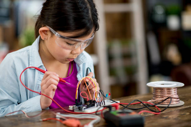 Electric Project Lab 470+ Study Of Electric Current In The Physics Laboratory Stock Photos ...