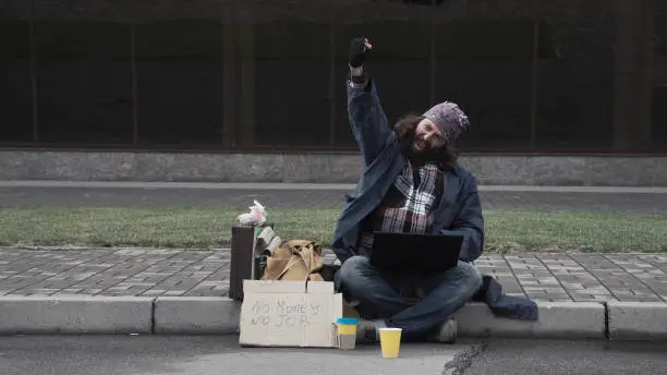 Photo of Funny homeless beggar winning a fortune online