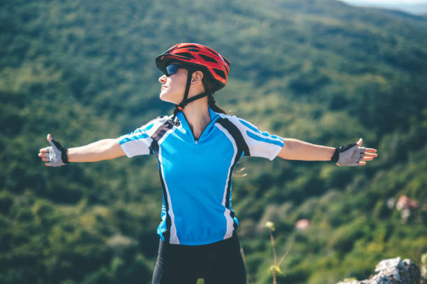 istock Free woman with open arms 864443038