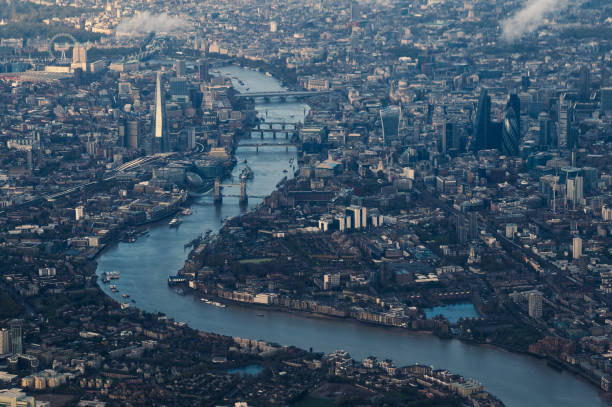 ロンドンの街並み - london england thames river millennium wheel aerial view ストックフォトと画像