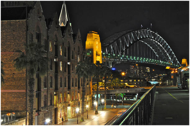 sydney nacht szene - the rocks fotos stock-fotos und bilder