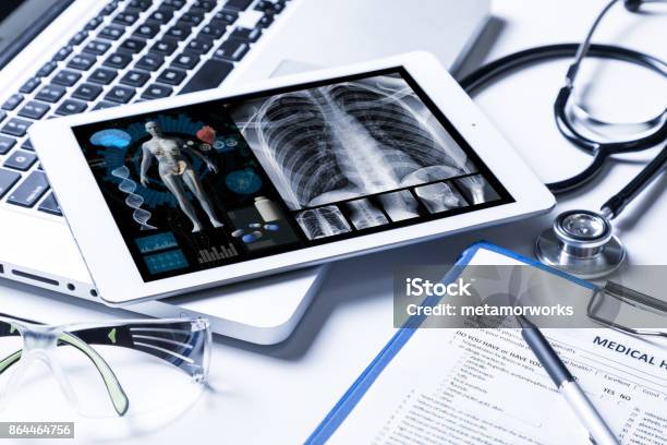 Medizintechnikkonzept Stockfoto und mehr Bilder von Gesundheitswesen und Medizin - Gesundheitswesen und Medizin, Röntgenbild, Tablet PC