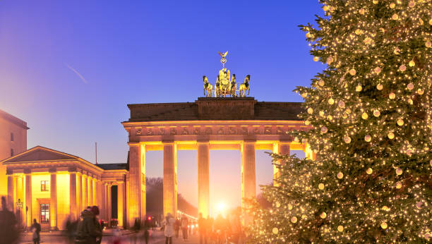 istock Panoramic image of Christmas tree at Brandenburger Gate in Berlin 864481142