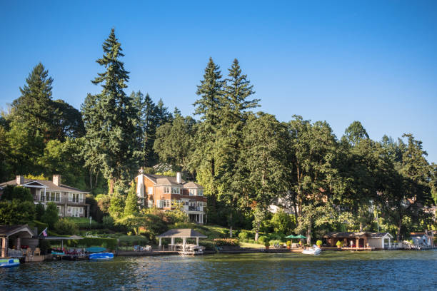 Luxury homes along the shores of Lake Oswego, Oregon stock photo