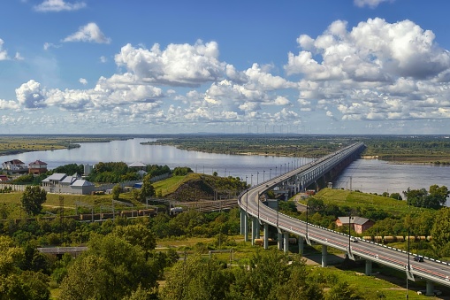 Puente de Amur. Khabarovsk, lejano Oriente, Rusia. photo
