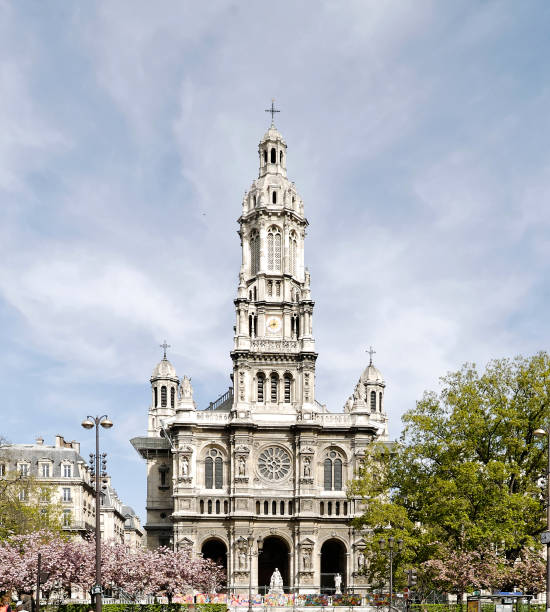 kościół trójcy świętej - square d'estienne d'orves sainte-trinite paris - église saint eustache zdjęcia i obrazy z banku zdjęć