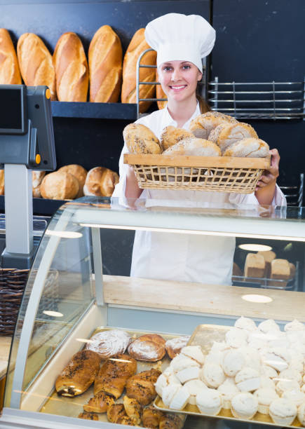 istock Woman offering bread in bakery 864505114