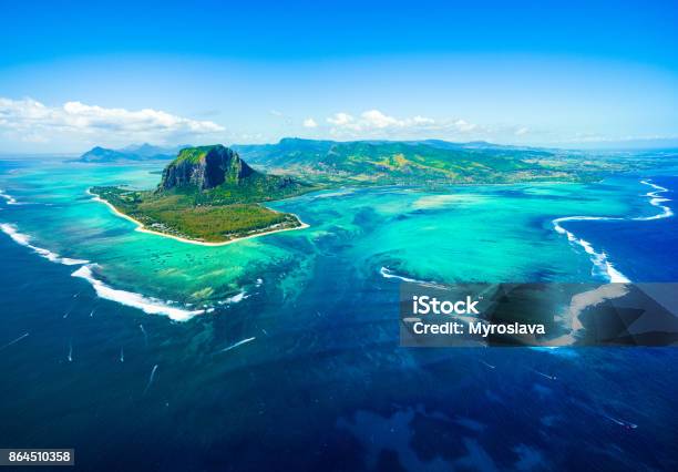 Foto de Vista Aérea Da Ilha Maurícia e mais fotos de stock de Ilhas Maurício - Ilhas Maurício, Ilha, Península Le Morne